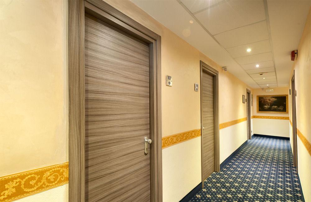 Heart Hotel Milano Екстериор снимка